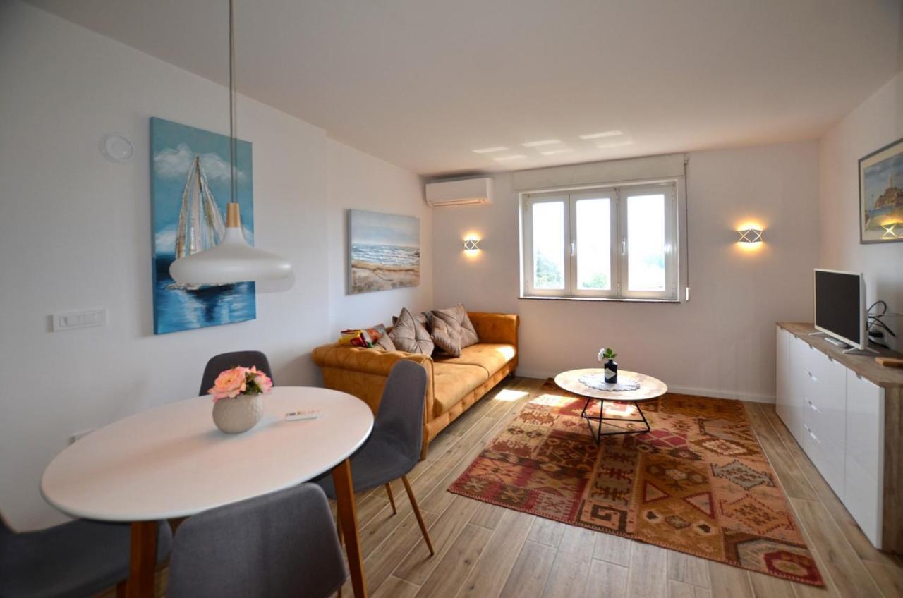 Sarah Apartment